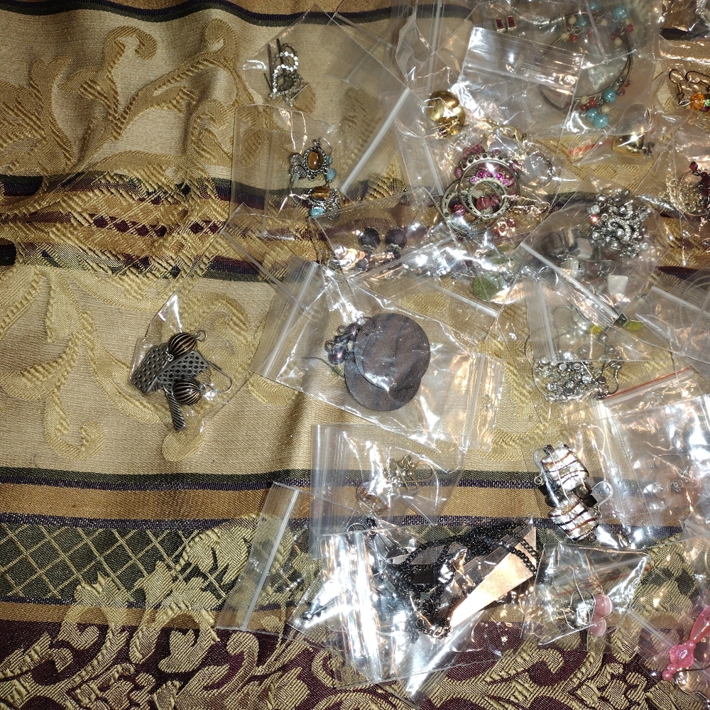 Earring Bundle - Picture 5 of 6
